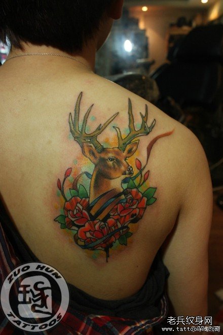 肩背时尚潮流的一款小鹿纹身图案