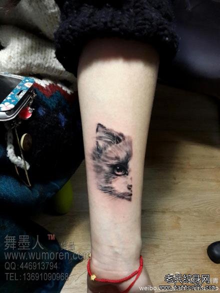 手臂可爱的小猫咪纹身图案