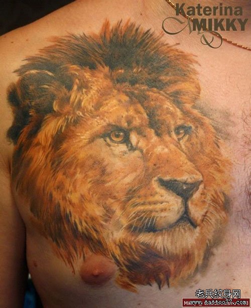 男人前胸超酷经典的狮头纹身图案_武汉纹身店