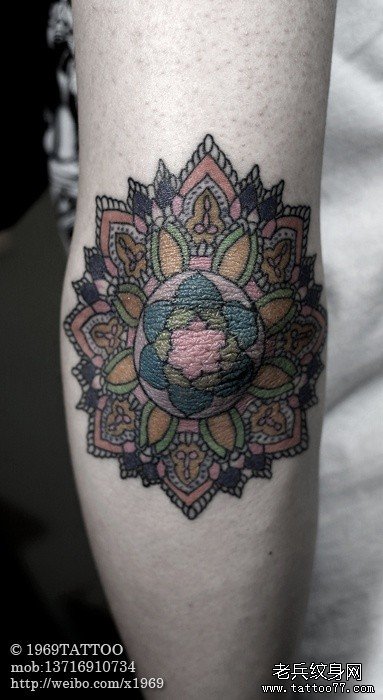 手臂潮流好看的图腾花卉纹身图案