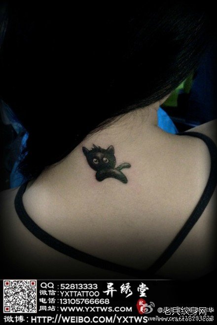 女生后脖子可爱的卡通小猫纹身图案