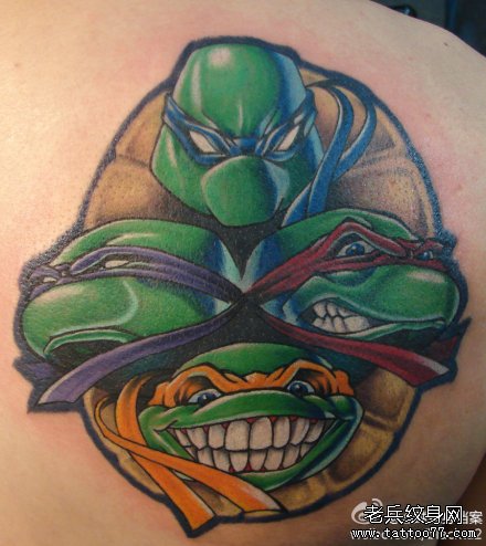 肩背潮流很帅的忍者神龟纹身图案