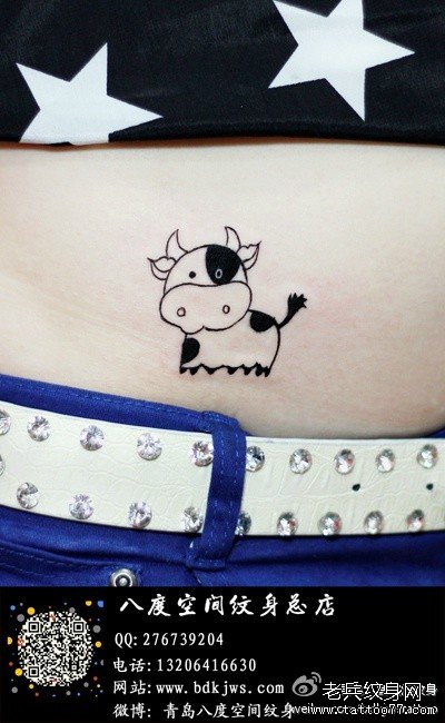 美女腹部可爱的卡通小牛纹身图案