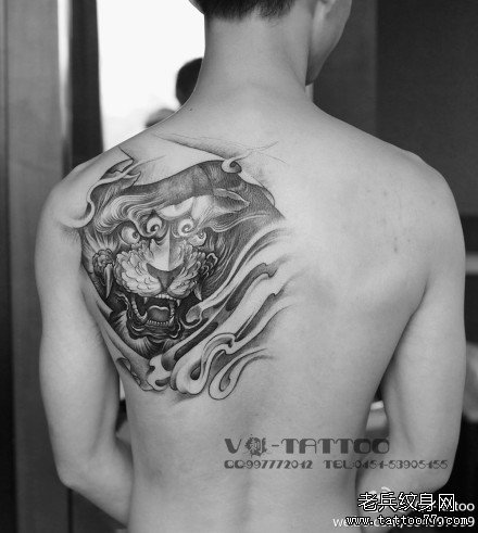 肩背潮流很帅的一款唐狮子纹身图案