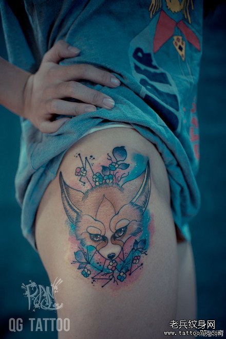 女生腿部时尚可爱的狐狸纹身图案