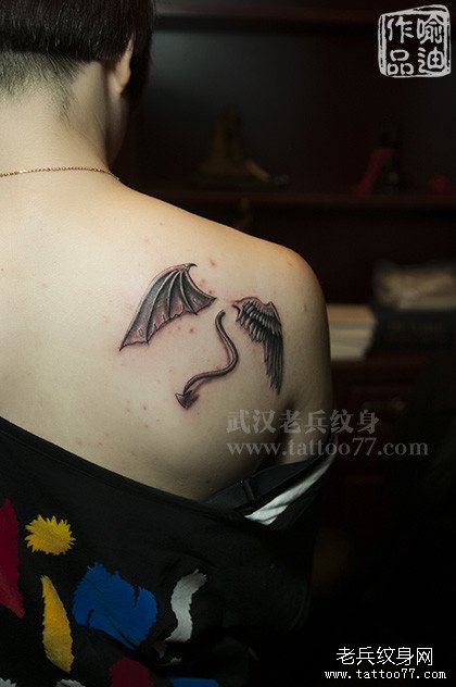时尚天使恶魔翅膀结合的纹身图案作品