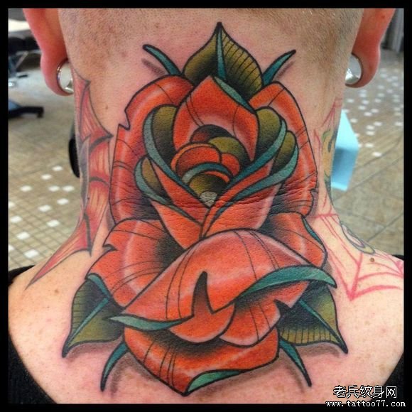 脖子上一款欧美玫瑰花纹身图片欣赏
