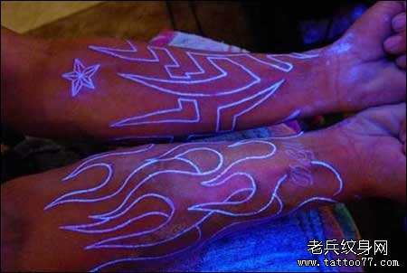 超酷超炫的隐形纹身：手臂荧光纹身图片欣赏