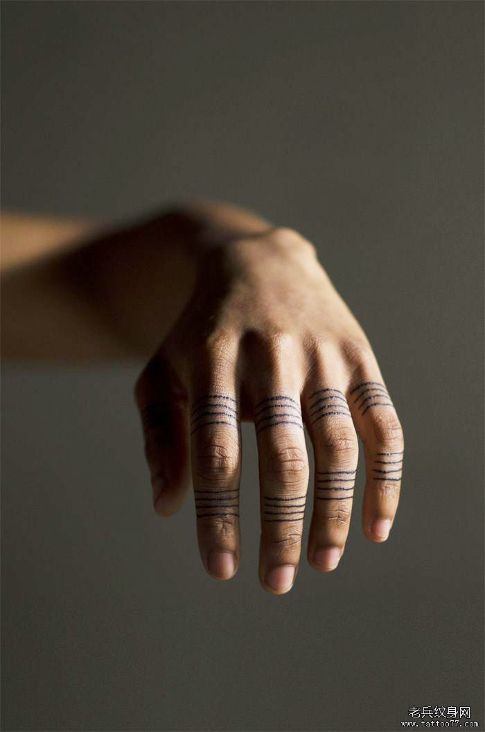 手指戒指纹身之简单线条纹身图案作品图片欣赏