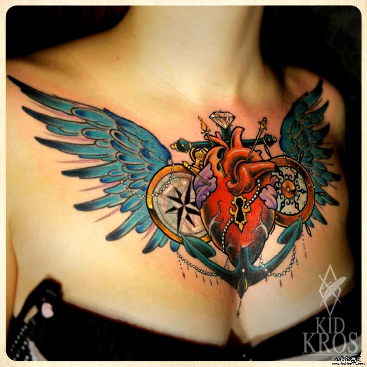 分享一款美女胸口心脏翅膀纹身图案