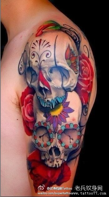 武汉最好的纹身店推荐一款大臂骷髅头玫瑰花纹身图案