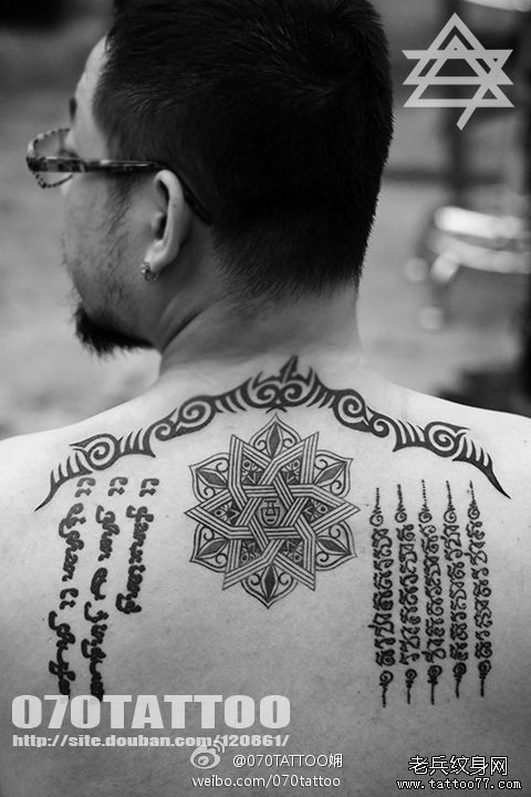 一款背部图腾梵文纹身图案由武汉最好的纹身店提供