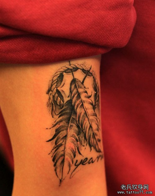武汉最好的纹身网推荐一款捕梦网羽毛纹身图案