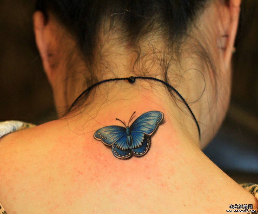 一款颈部蝴蝶纹身图案由武汉最好纹身店推荐