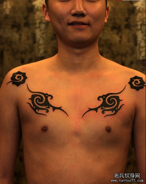 一款前胸图腾纹身图案由武汉文身网推荐