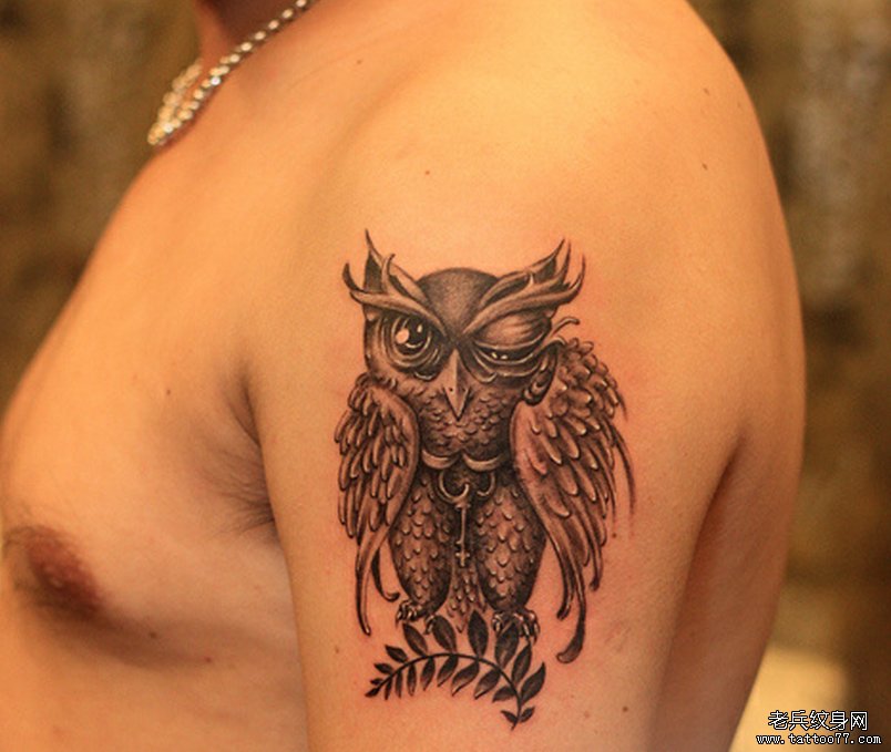 一款手臂猫头鹰纹身图案由武汉最好的纹身店推荐