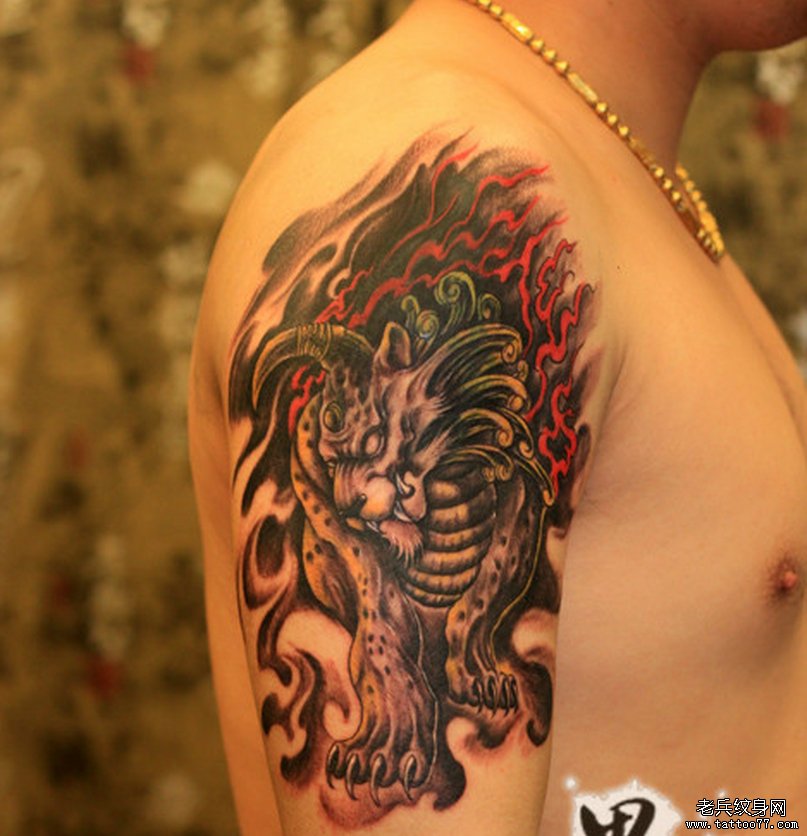 武汉最好的刺青店推荐一款大臂麒麟纹身图案