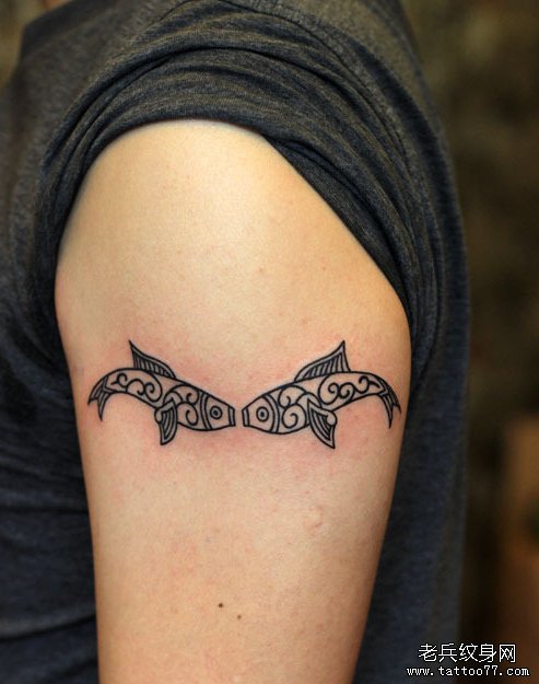 武汉刺青网推荐一款手臂双鱼纹身图案