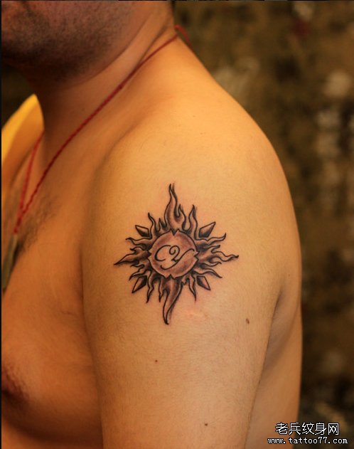 大臂图腾太阳纹身图案由武汉纹身网推荐