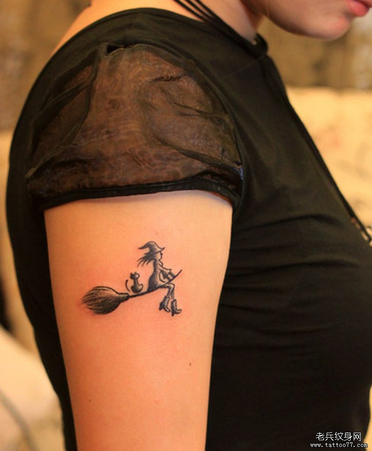 武汉刺青店推荐一款手臂小巫女纹身图案