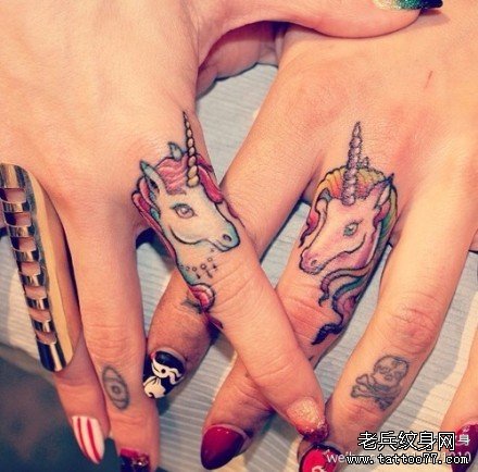一款手指独角兽纹身图案由武汉最好的纹身网推荐