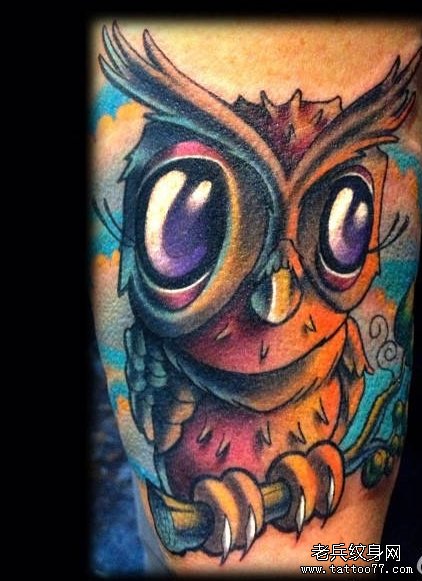 武汉最好的纹身网推荐一款手臂彩色猫头鹰纹身图案