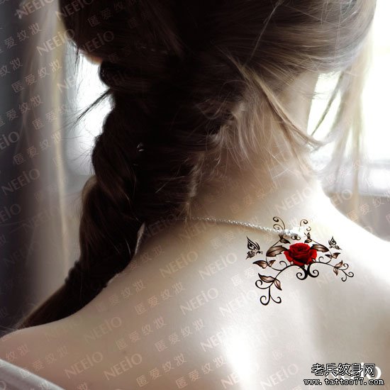 一款女性脖子花纹身图案由武汉文身店推荐