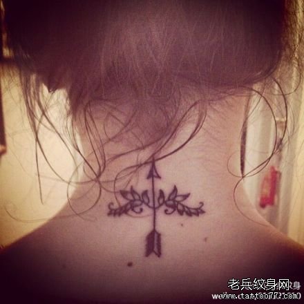 武汉纹身店推荐一款女性颈部纹身图案