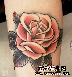 武汉文身店推荐一款彩色玫瑰花纹身图案_武汉