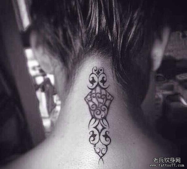 武汉纹身店推荐一款女性颈部图腾纹身图案