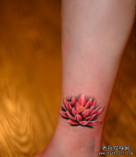 一款女性手腕彩色莲花纹身图案由武汉纹身店推荐