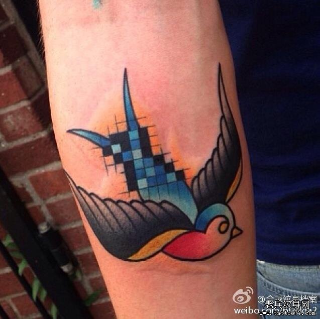 一款school风格燕子纹身图案由武汉最好的纹身店推荐