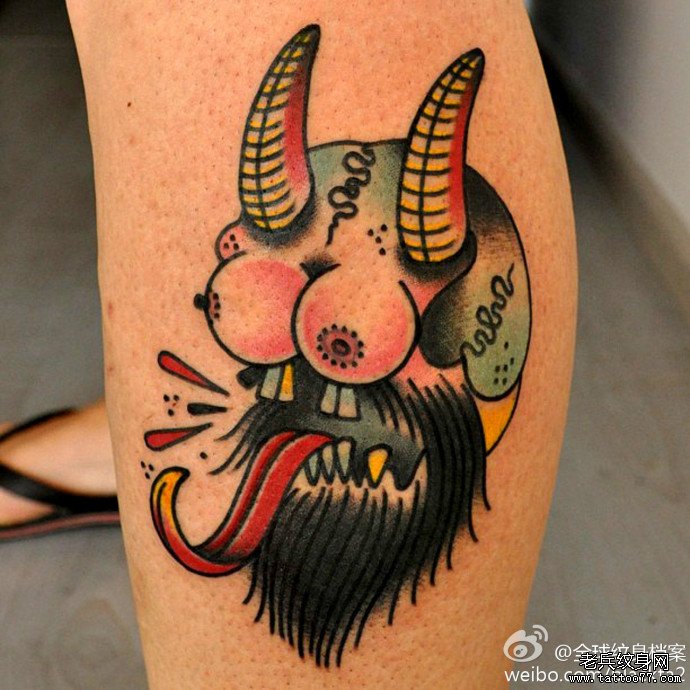一款彩色腿部纹身图案由武汉最好文身店推荐_