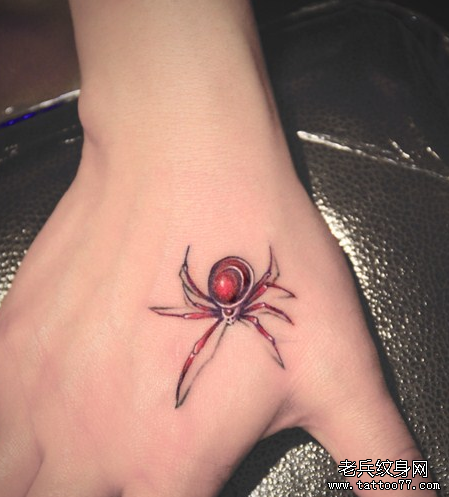一款手部蜘蛛纹身图案由武汉纹身推荐