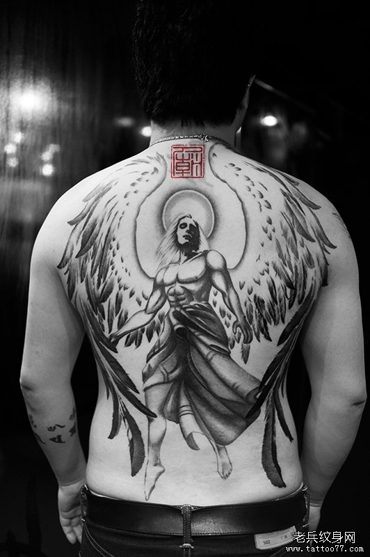 满背经典天使翅膀纹身图案