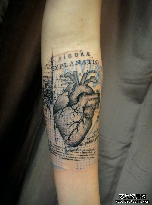 手部之特别风格心脏纹身图案