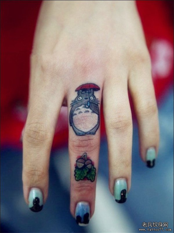 手指卡通龙猫纹身图案由武汉纹身店推荐