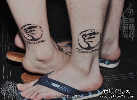 脚踝情侣树字母纹身作品及寓意_武汉纹身店之