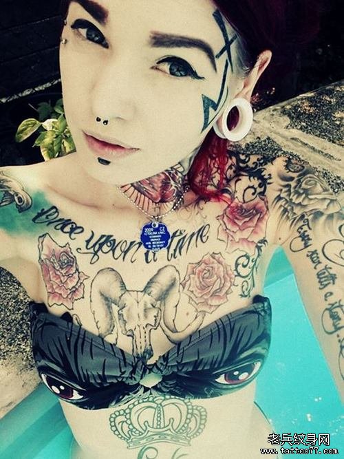 女人彩色花臂纹身图案由武汉纹身馆提供_武汉