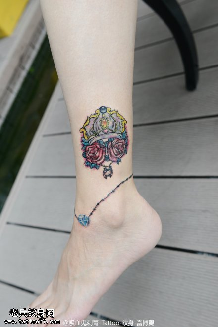 脚踝骷髅皇冠纹身图案由武汉纹身馆提供_武汉