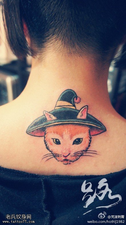 武汉纹身店推荐一款女性脖子猫咪纹身图案大全