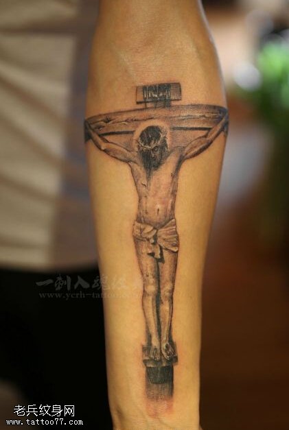 手臂耶稣纹身图案
