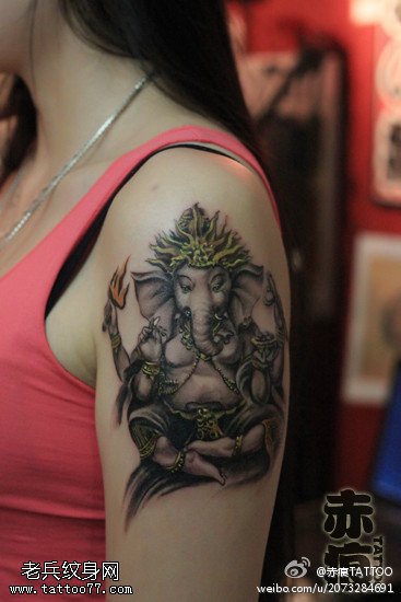 女性手臂象神纹身图案