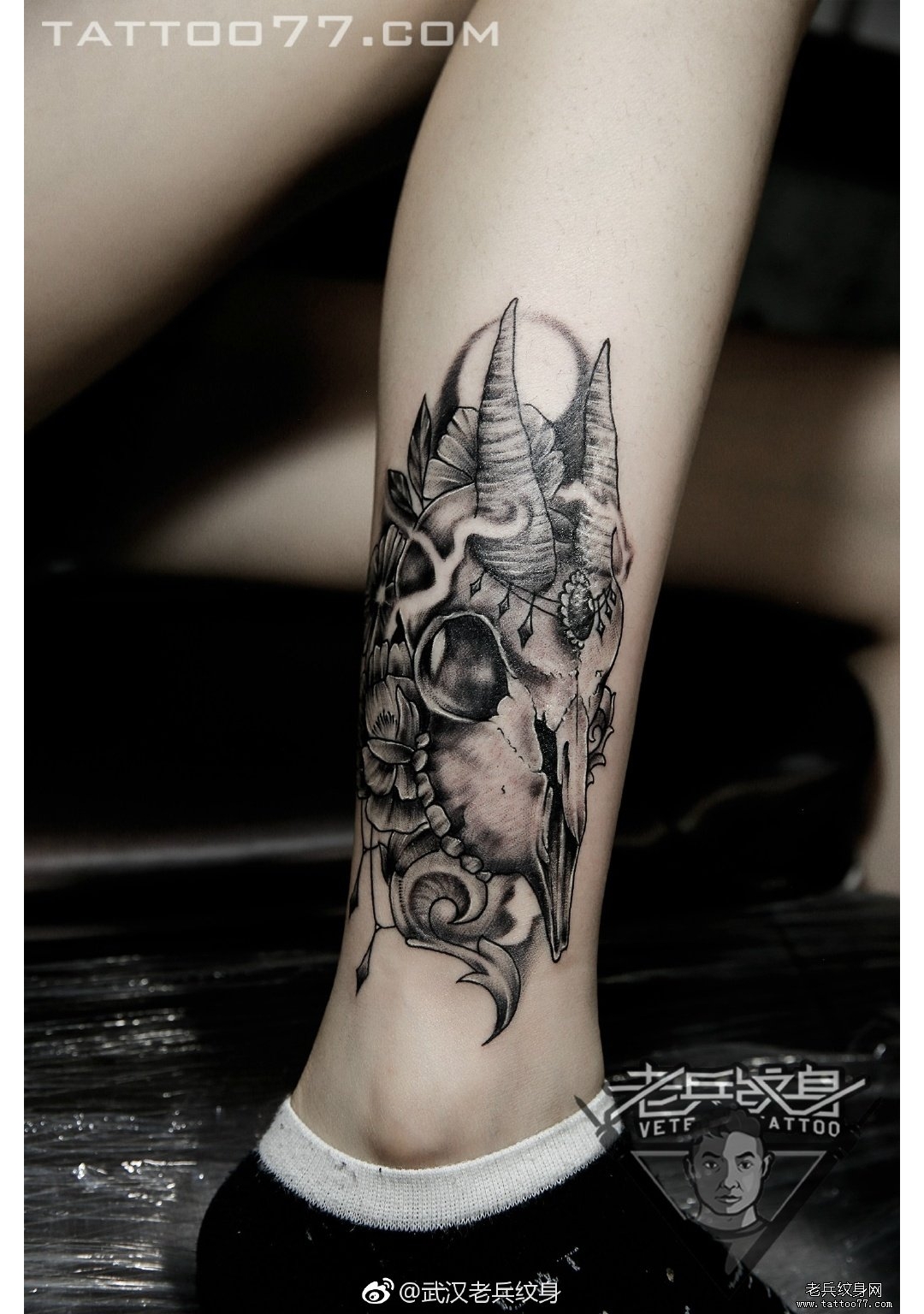 武汉女纹身师打造的小腿羊骷髅纹身图案作品