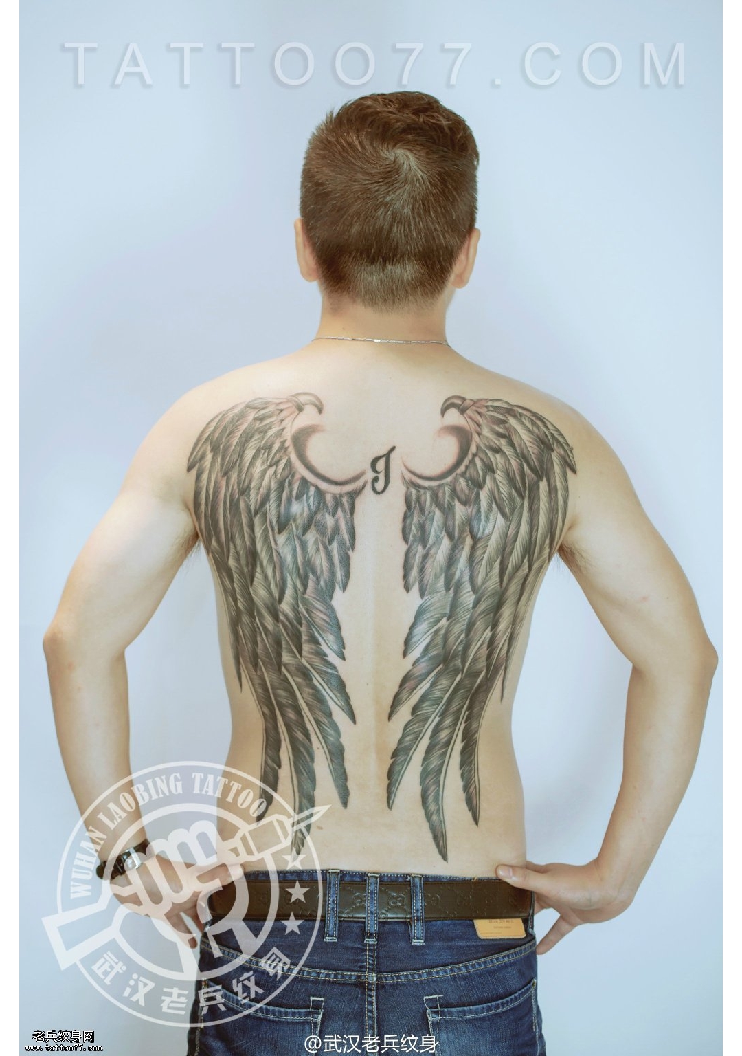 武汉纹身店兵哥打造的后背天使翅膀纹身作品