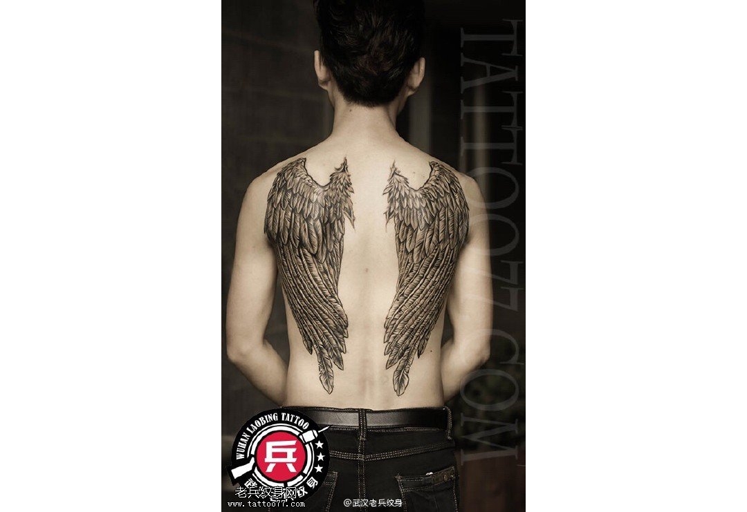 黑龙江打飞的过来的帅哥满背天使翅膀纹身作品