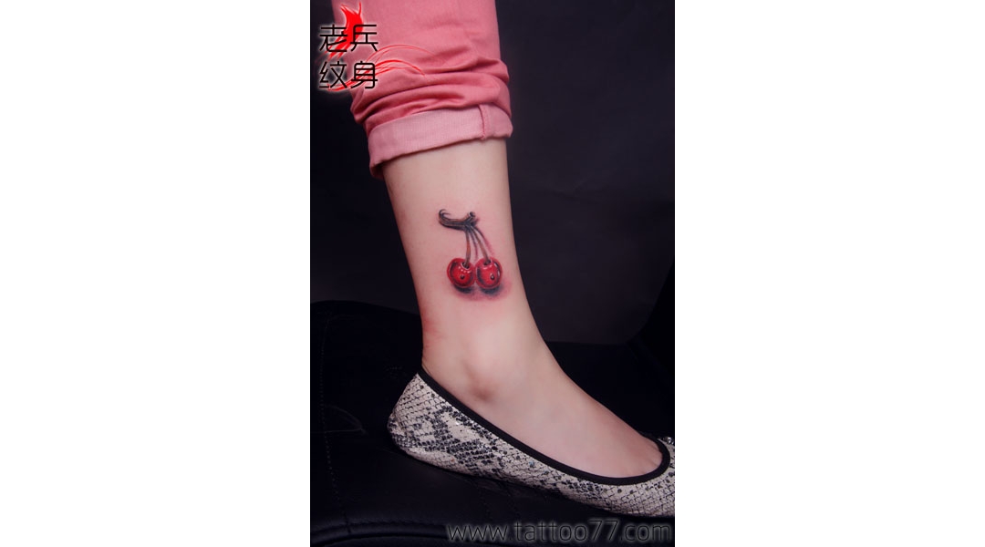 武汉专业纹身店：美女腿部樱桃纹身图案作品