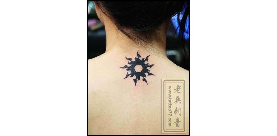 后颈部图腾太阳纹身图案作品