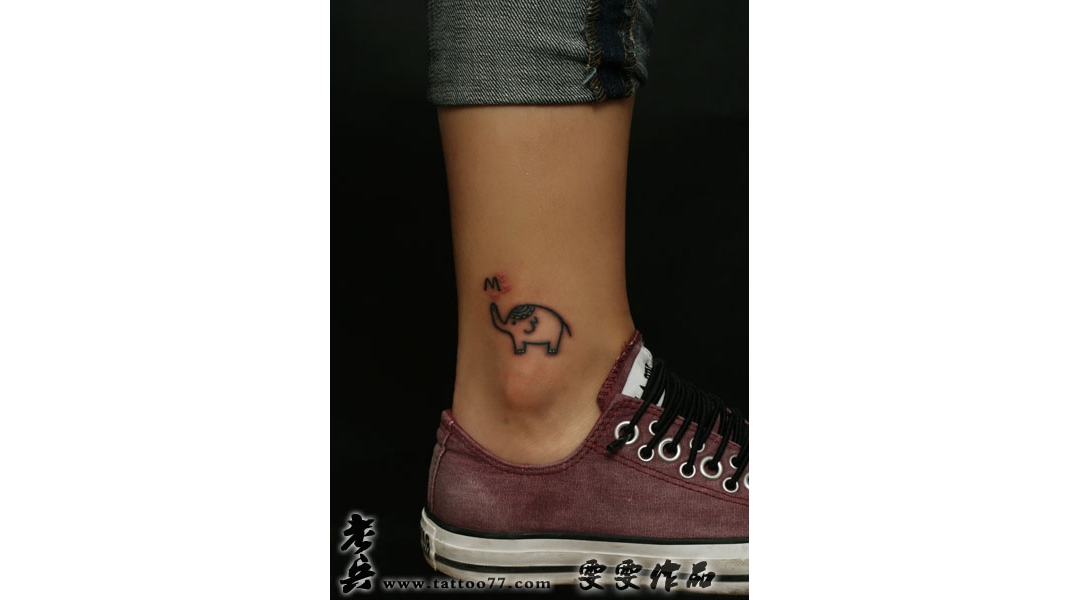 武汉纹身：美女腿部大象纹身图案作品