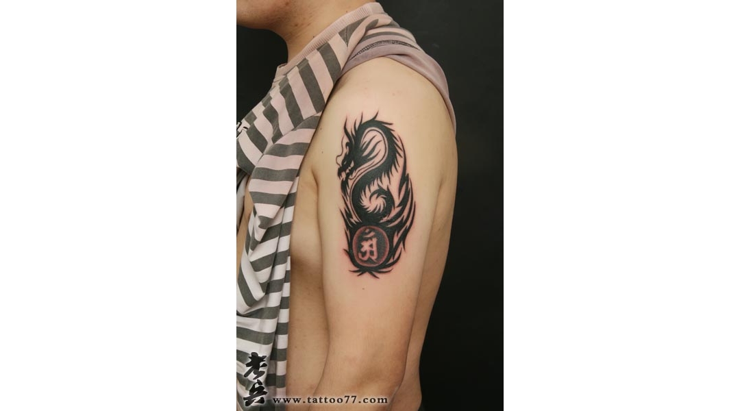 武汉纹身：大臂图腾龙纹身图案作品